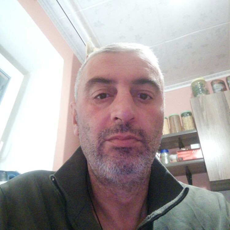  46615272  Vahag, 48 ,    