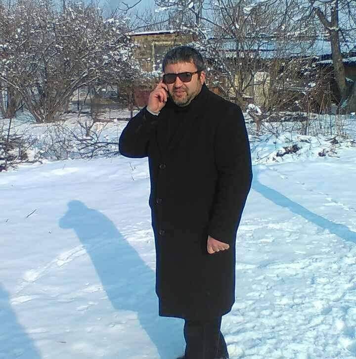  47548372  Arman, 42 ,    