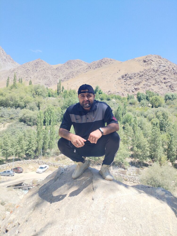  53809672  Adam, 38 ,    