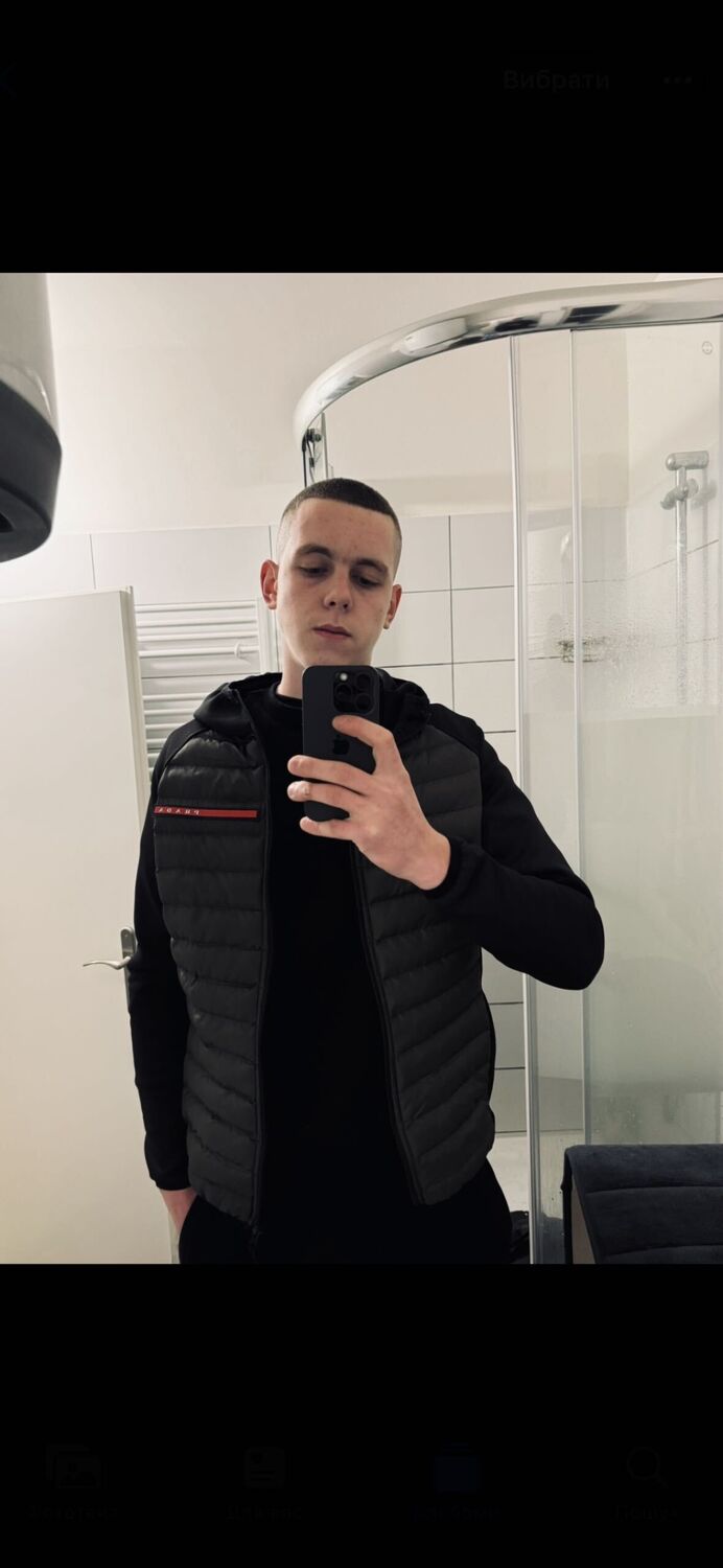  52275842  Dima, 18 ,    Praha