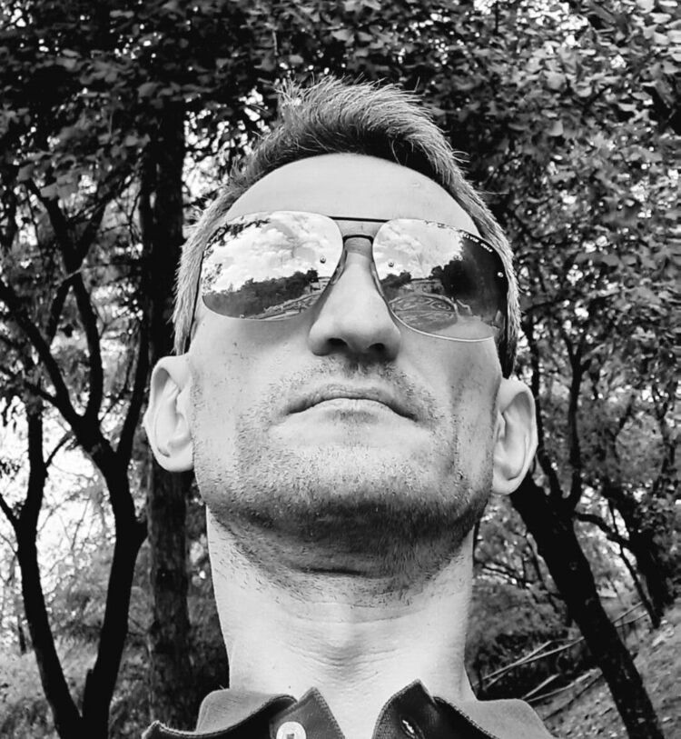  54518432  Artem, 42 ,    