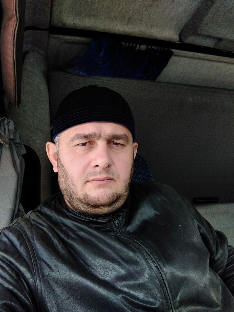  ,   Artur, 43 ,   ,   , c 