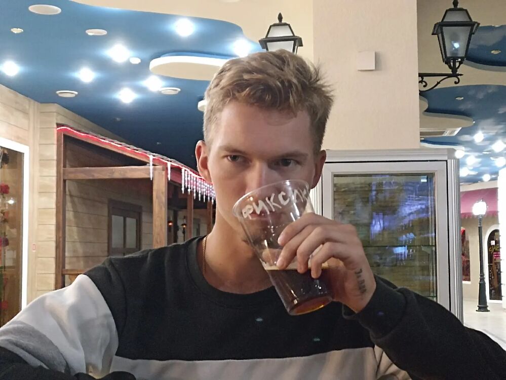  31783442  Artem, 25 ,    