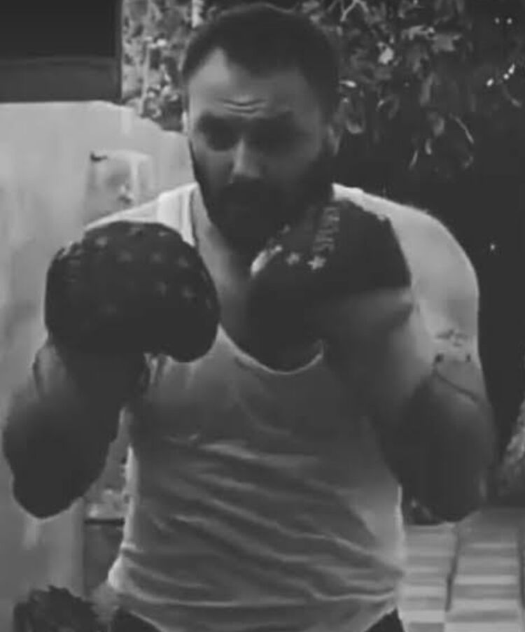  ,   Boxer UFC, 43 ,   ,   