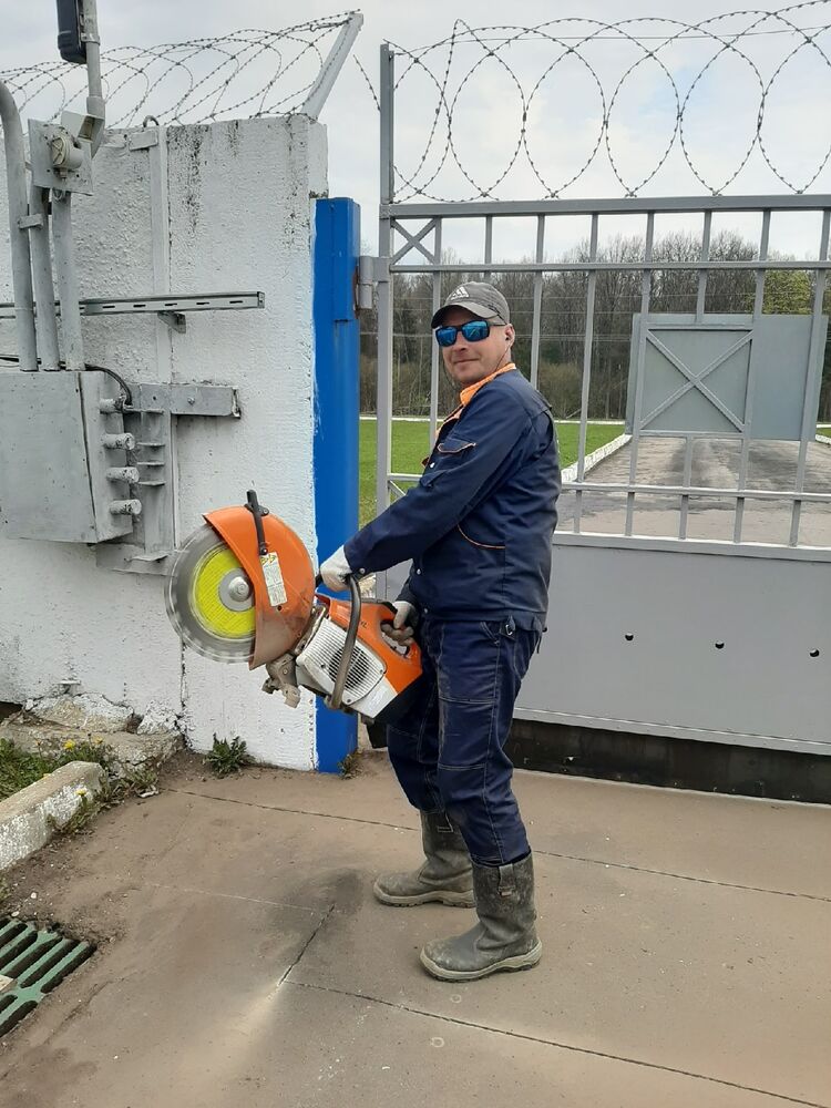  25722072  , 37 ,    