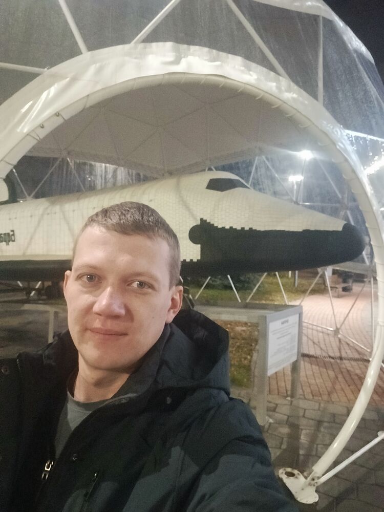  54779832  Mikhail, 32 ,     