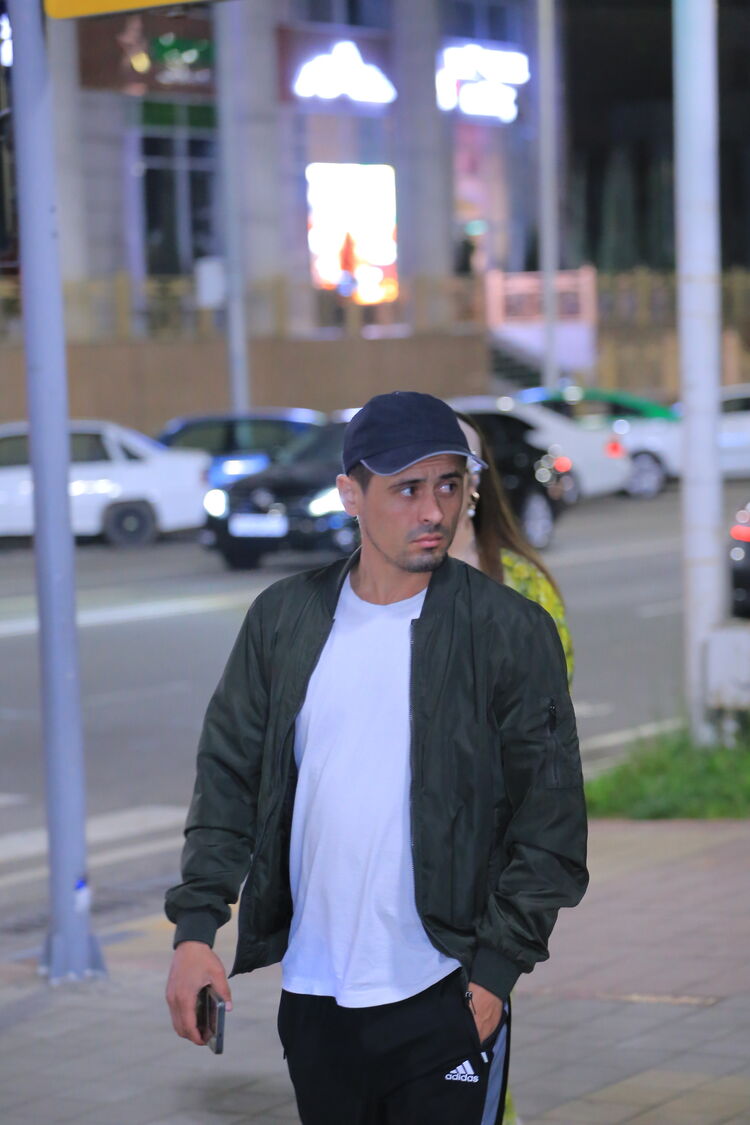  53207752  Emir, 30 ,    