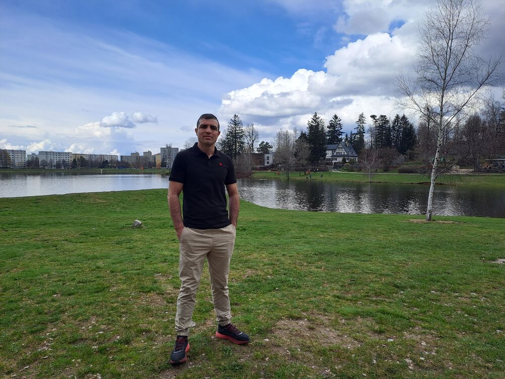 35589272  Zaur, 33 ,    