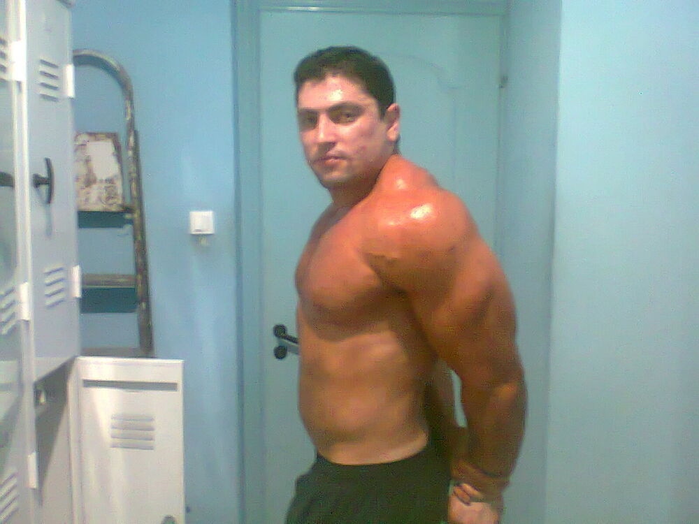  9818942  Xristo, 39 ,    