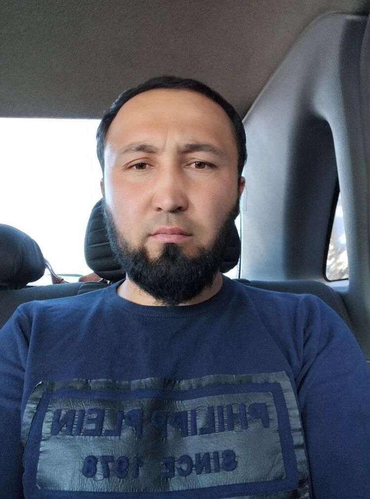  ,   Ali, 32 ,   ,   