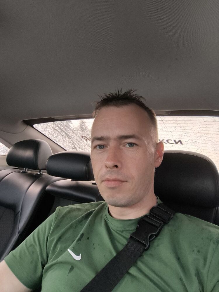  52719762  Waness, 40 ,    