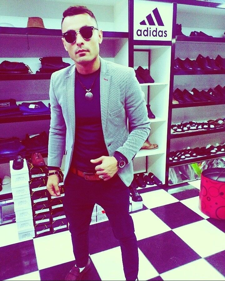  19280832  Emir, 31 ,    