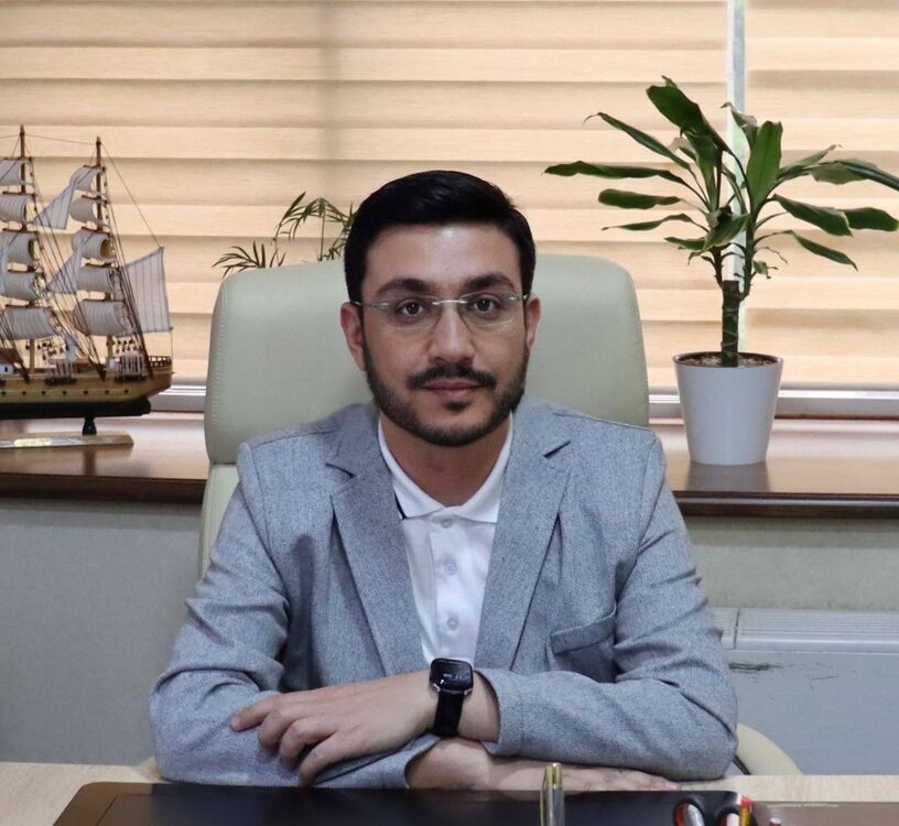  37104492  Kamran, 37 ,    