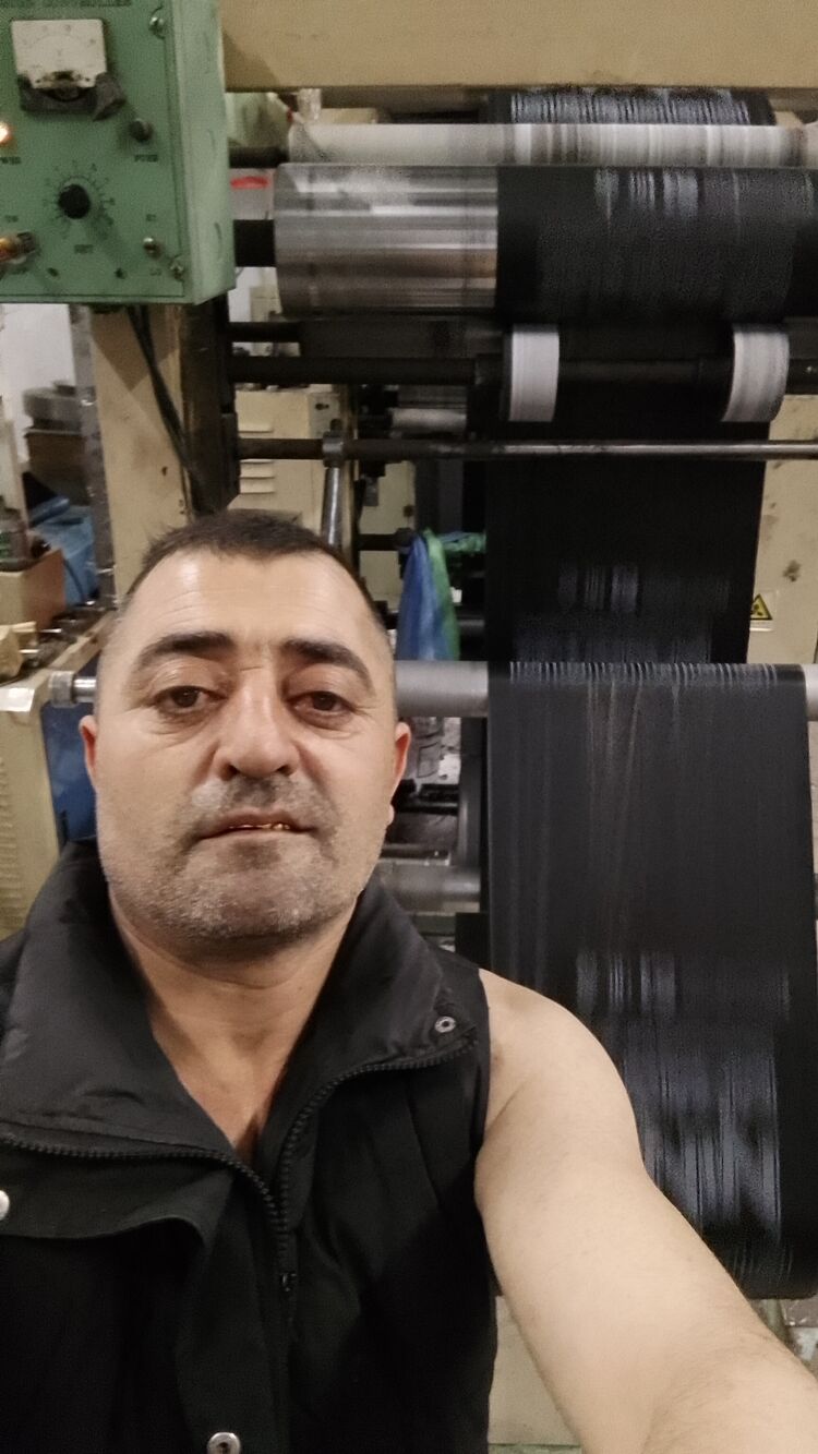  42938732  Ramin, 42 ,    