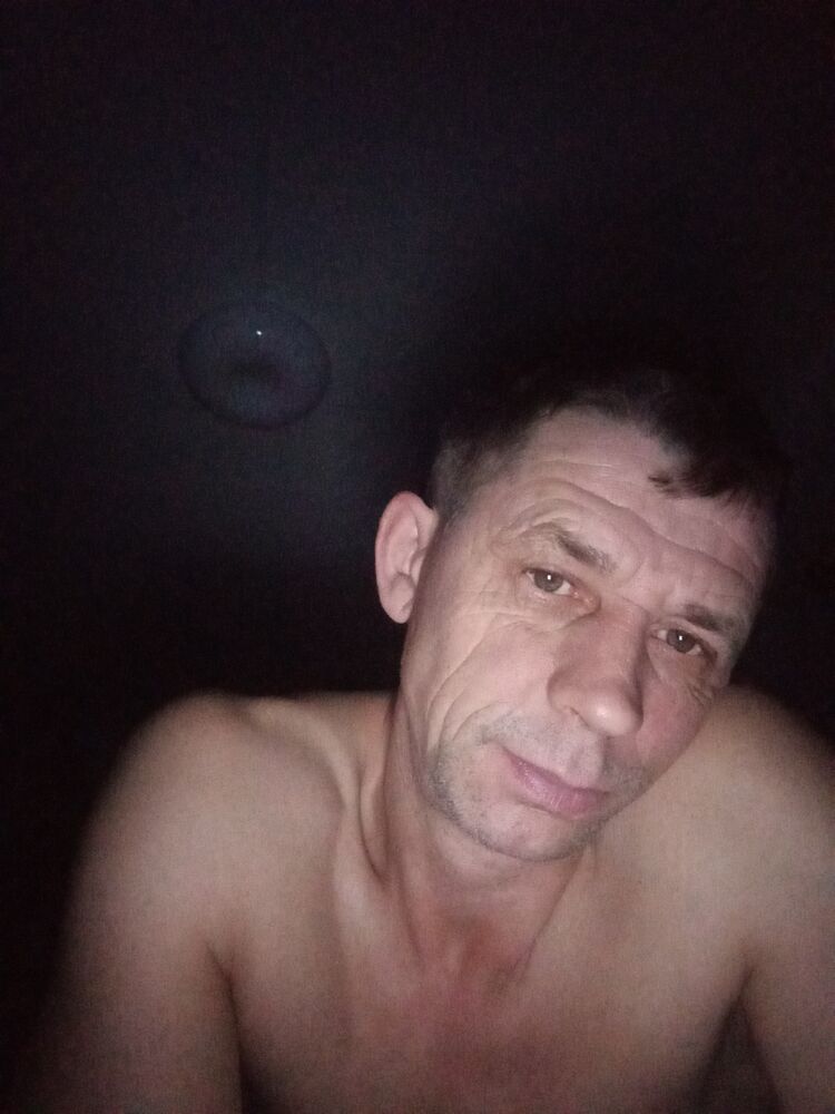  40205942  Aleksei, 44 ,    