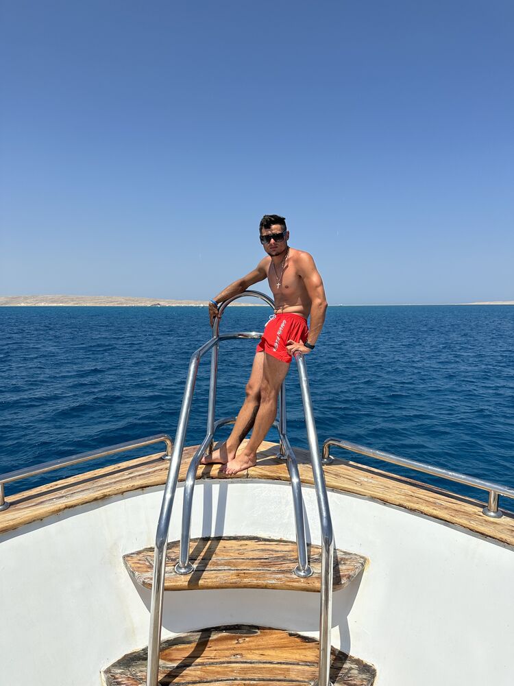  53618102  Yuri, 31 ,    Praha