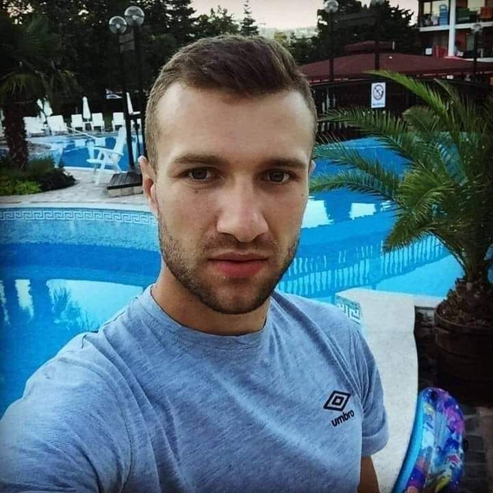  26087782  Nicolae, 32 ,    