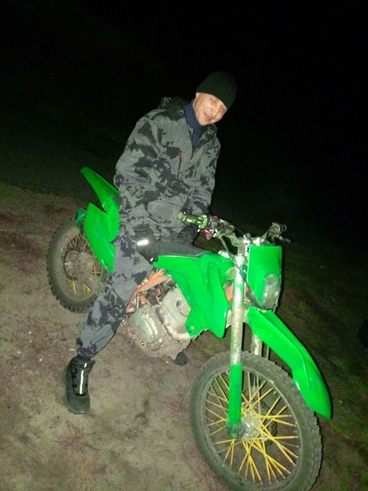  47294862  Andrei, 42 ,    