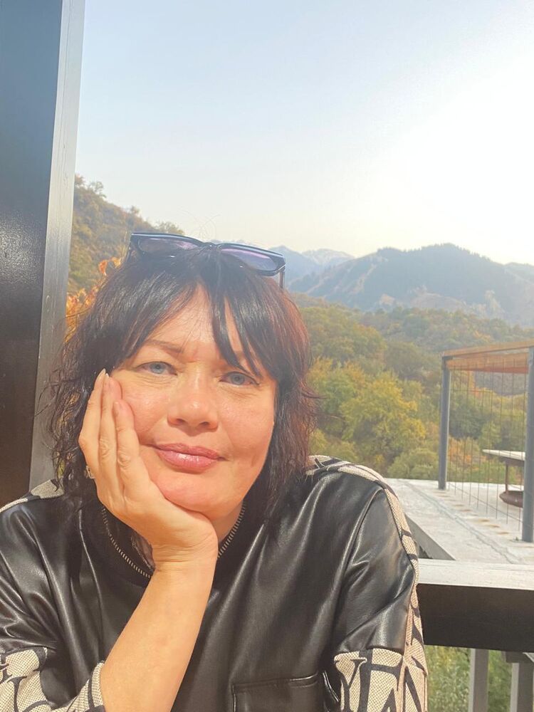  54020922  Julia, 45 ,    