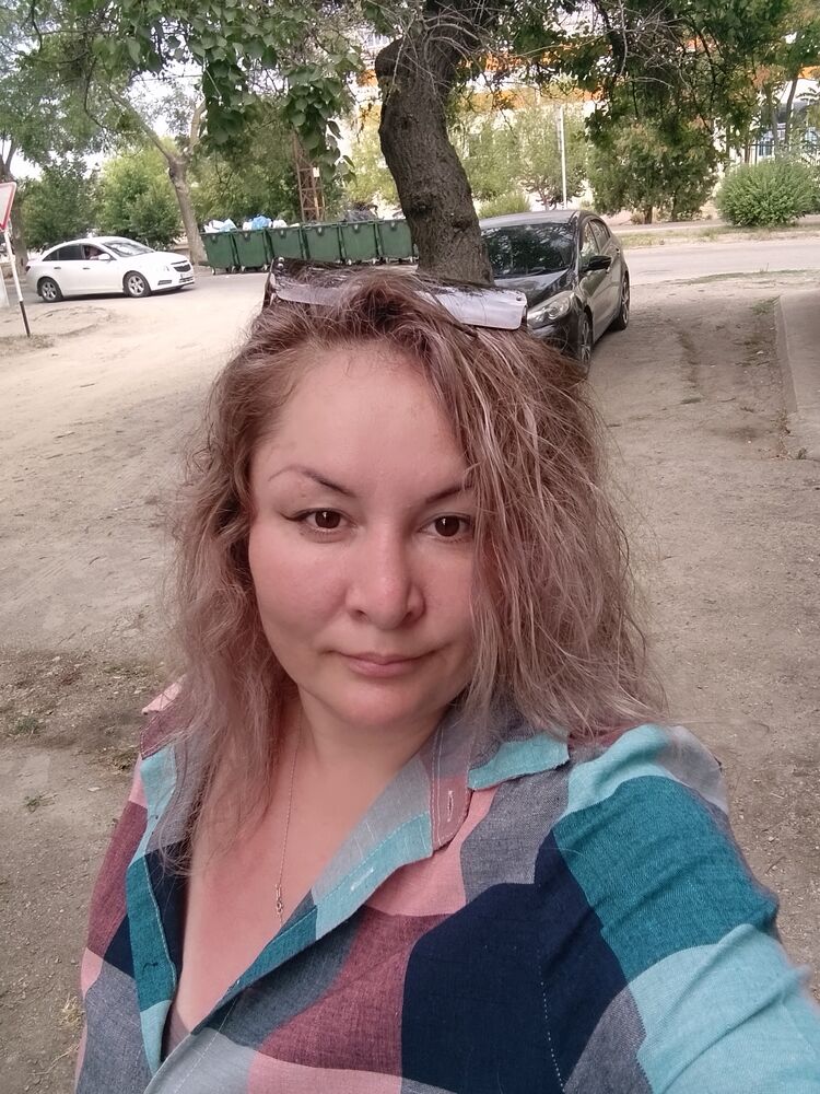  53137792  Lena, 38 ,    