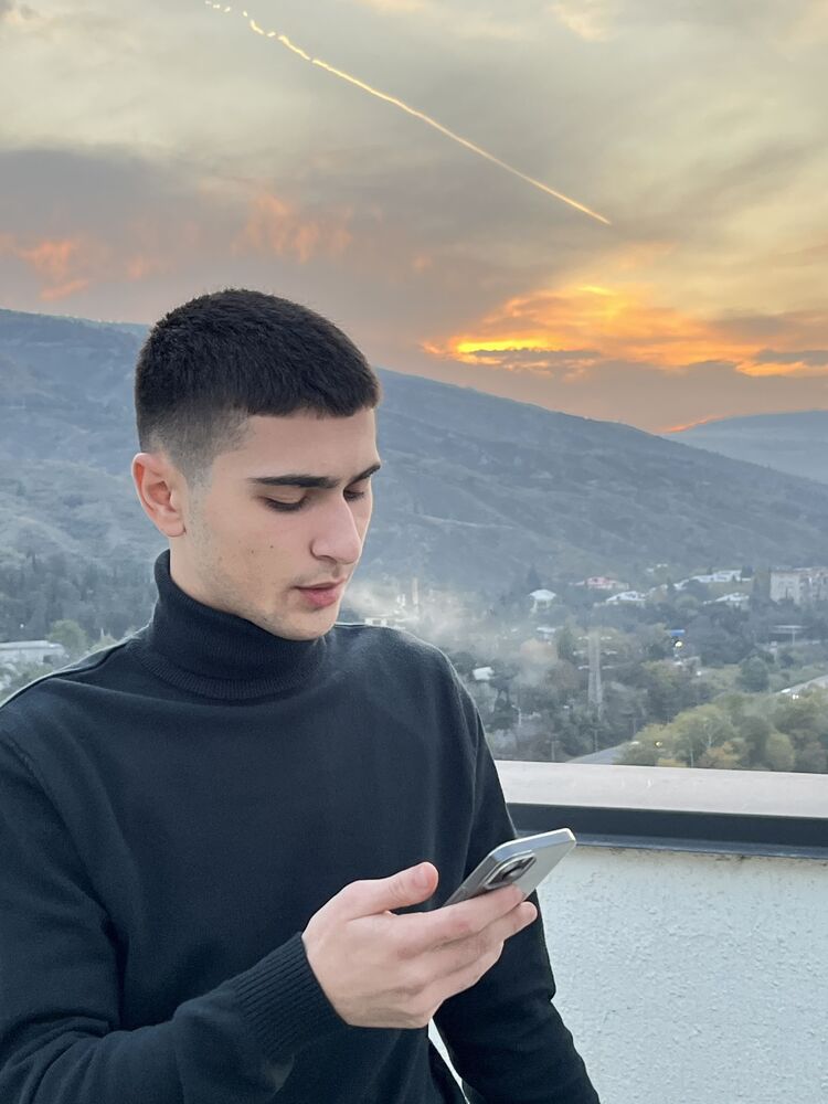  46734992  Emin, 19 ,    