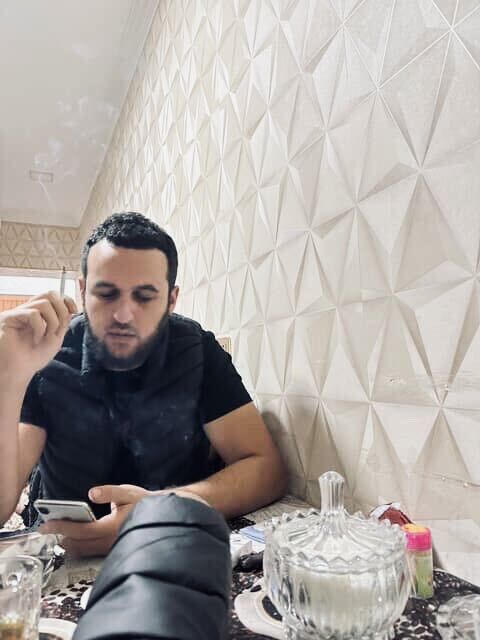  52973162  Raul, 23 ,    