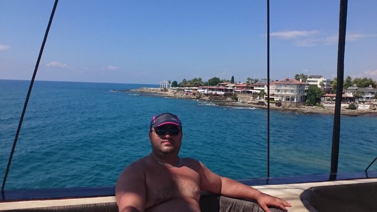  8189782  Zikko, 52 ,    