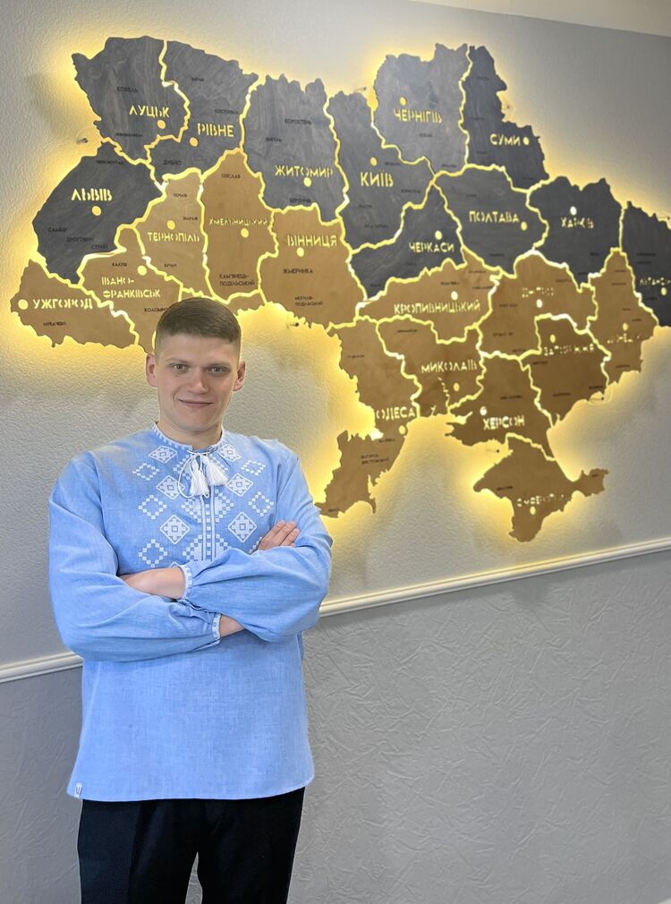  48924952  Alexander, 28 ,    
