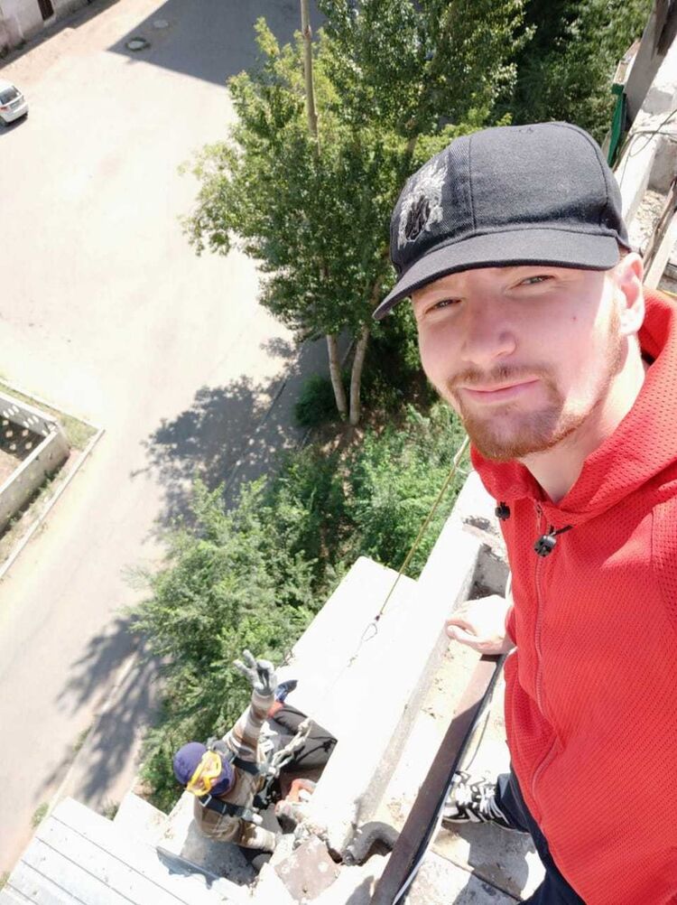  17088682  Viktor, 33 ,    