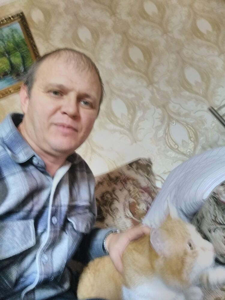  15117132  Viktor, 51 ,    
