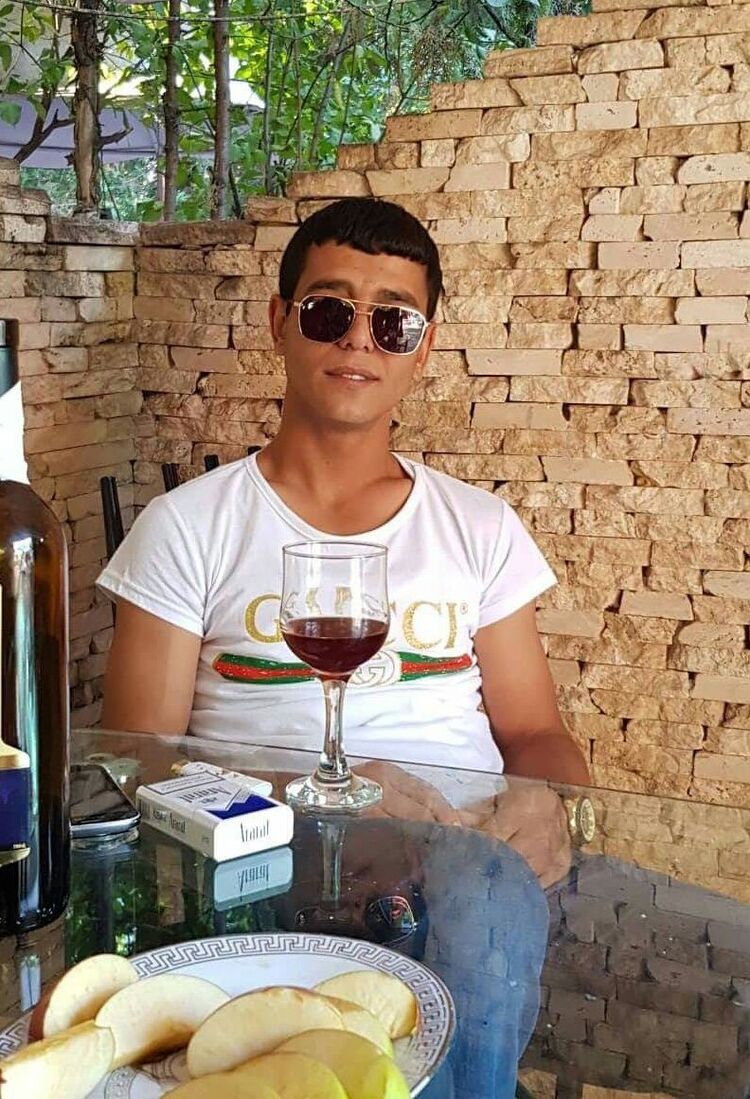  16659622  Artur, 28 ,    