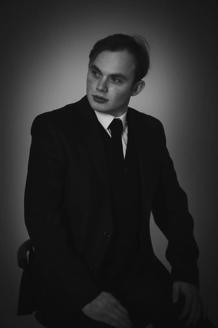  32324102  Vladimir, 24 ,    