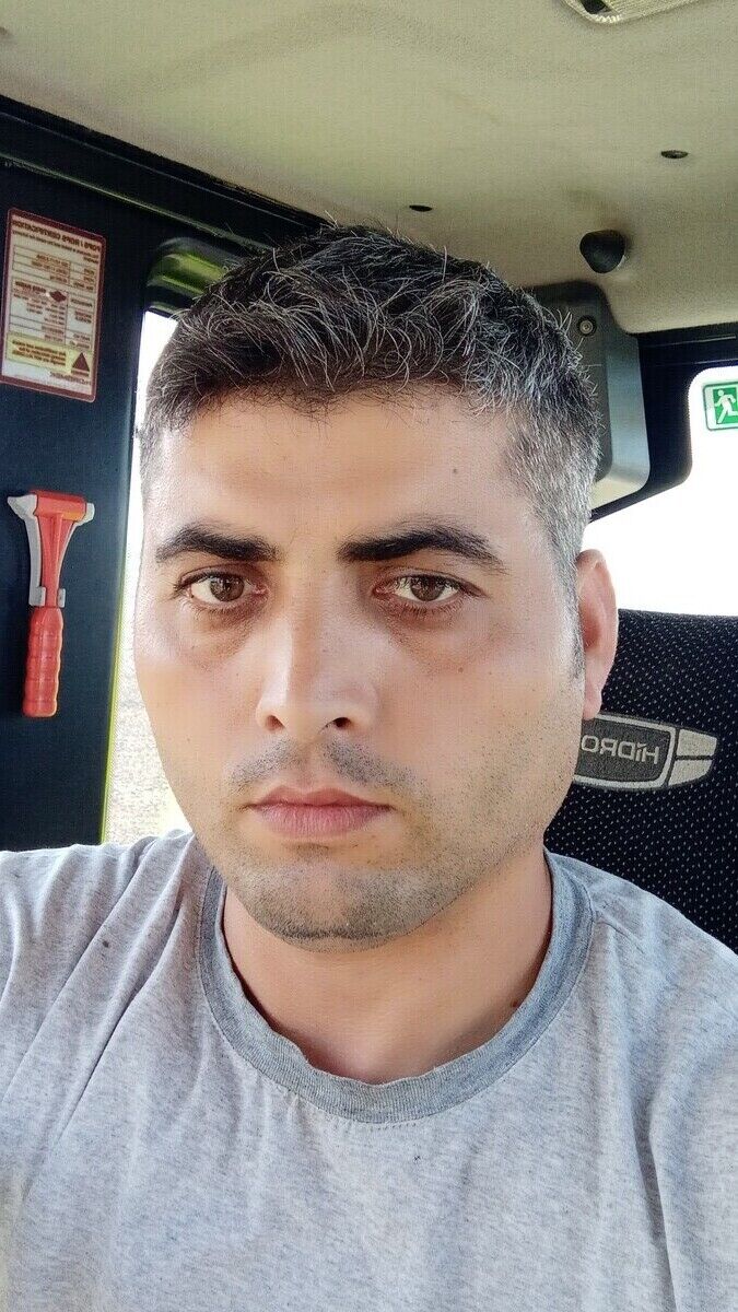  20588542  Halil, 37 ,    