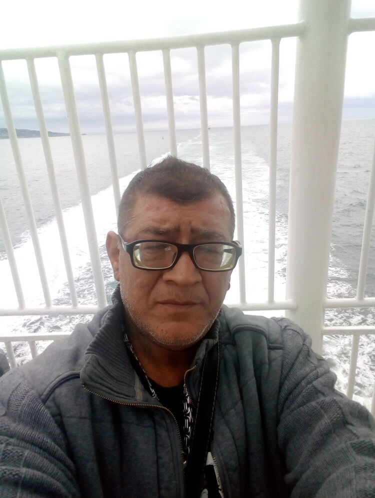  18318442  Krasimir, 48 ,    