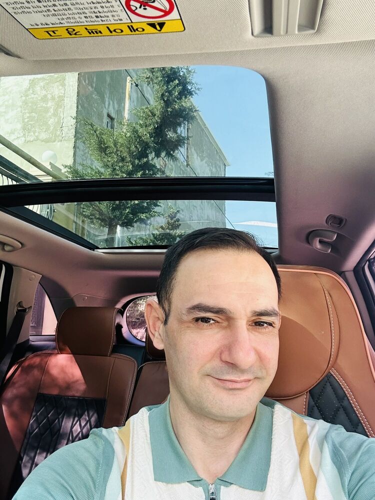  44263722  Niko, 40 ,    