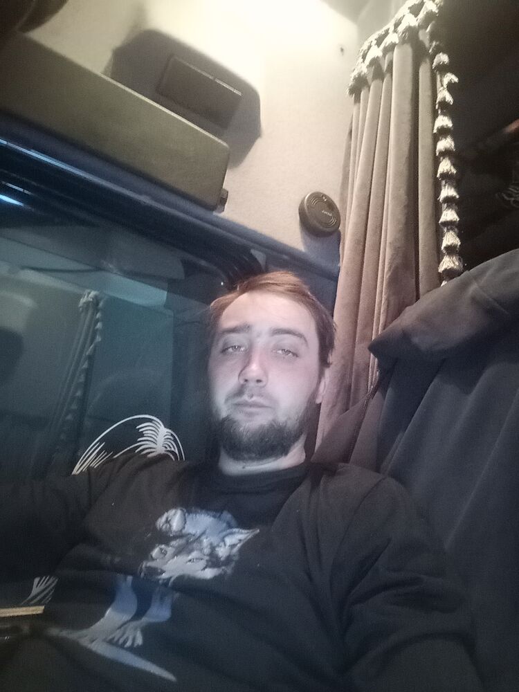  33837272  Denis, 31 ,    