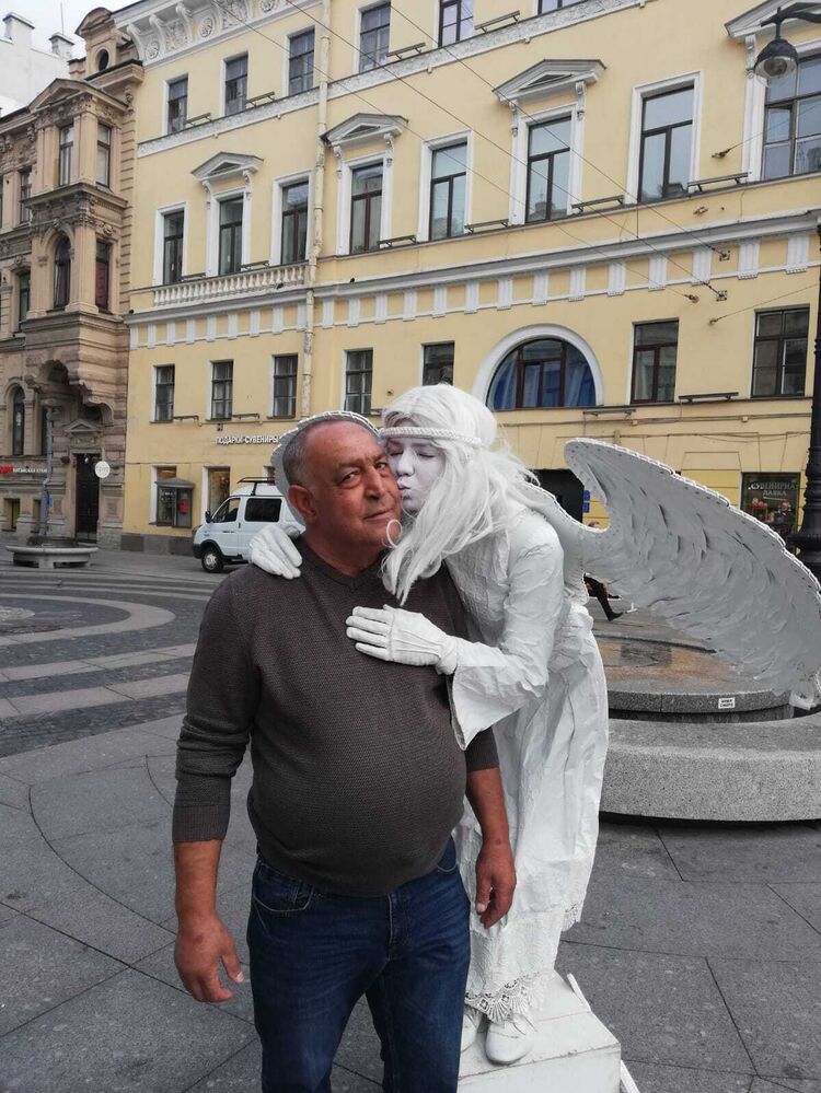  46096932  Armenak, 56 ,    