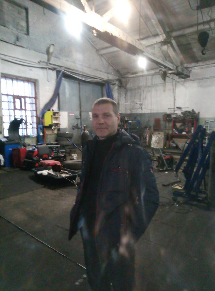  32933882  Dmitry, 47 ,    