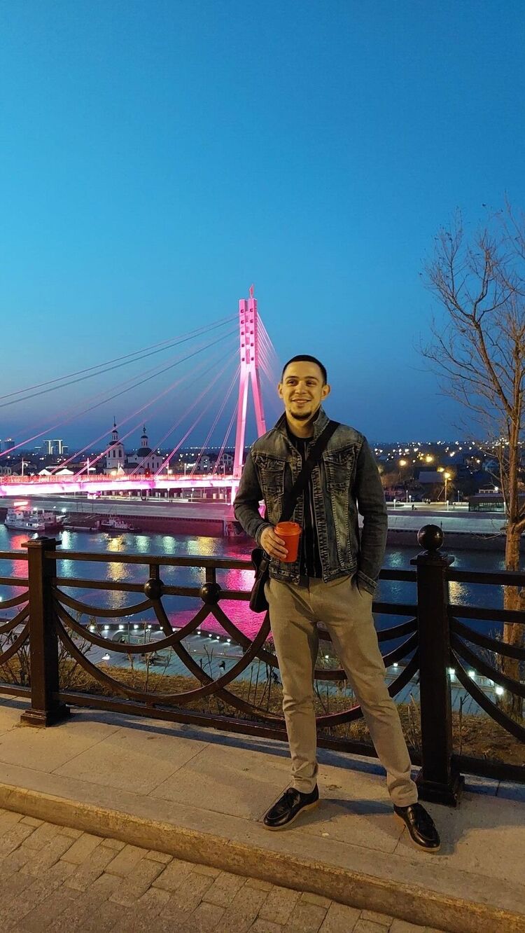  27712662  Alex, 25 ,    