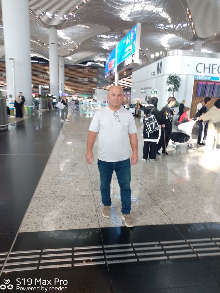  38689642  Adem, 52 ,    