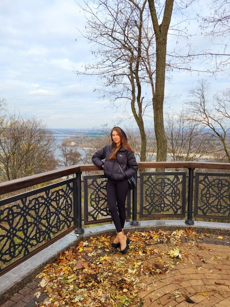  42910322  VIKA, 36 ,    