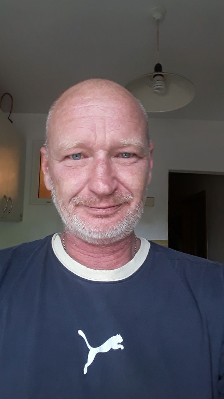  23387182  Anton, 54 ,    