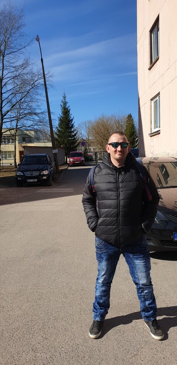  20954152  Roman, 43 ,    