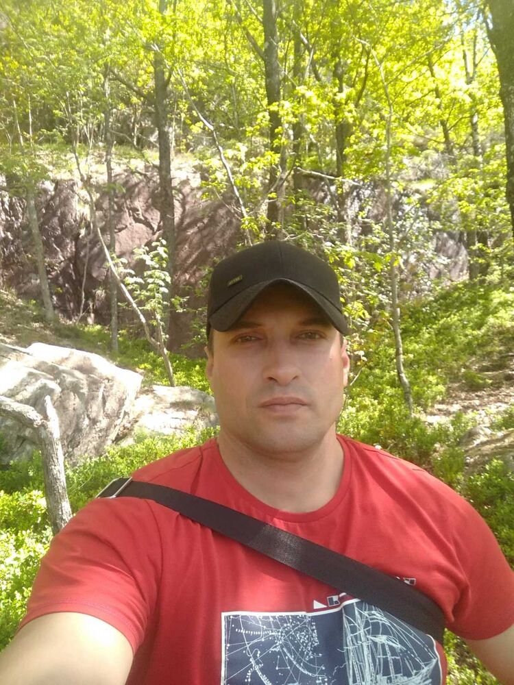  25169042  Andriy, 47 ,    