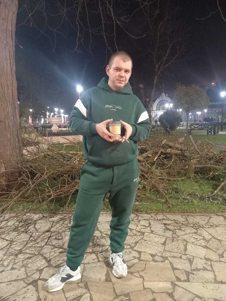  ,   Artyom, 33 ,   ,   , c 
