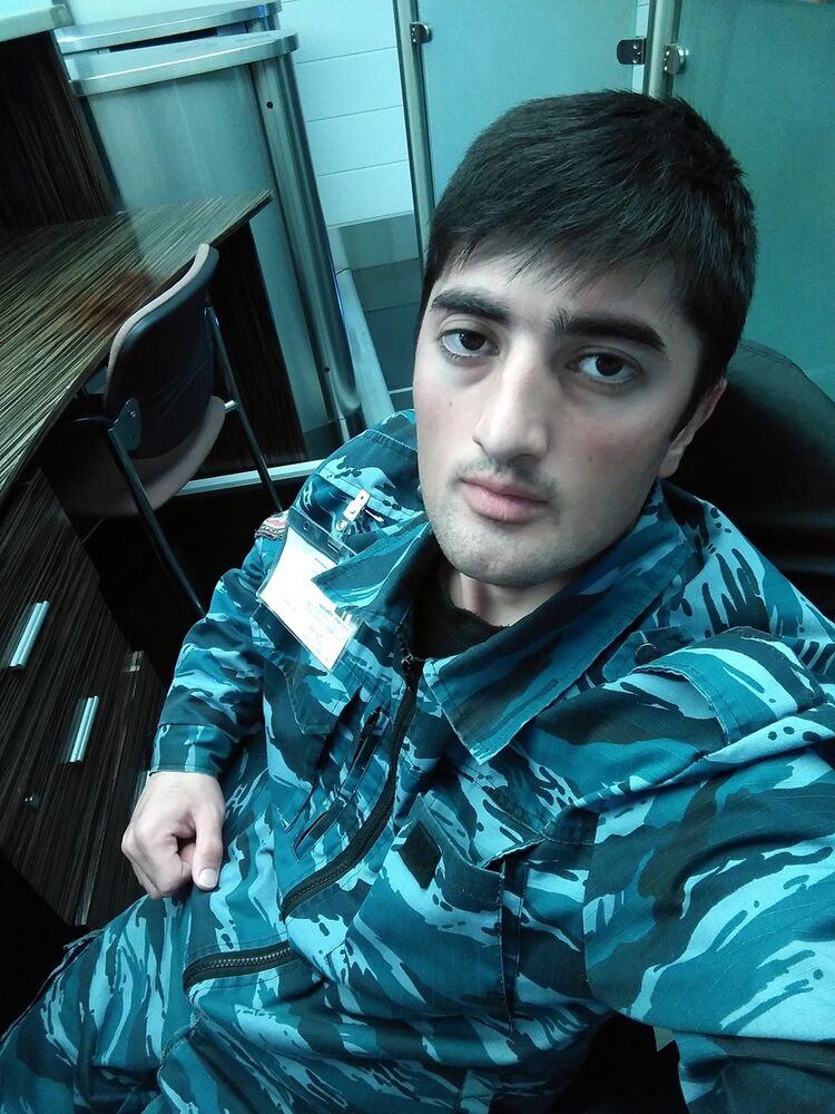  16613032  Dodik, 32 ,    