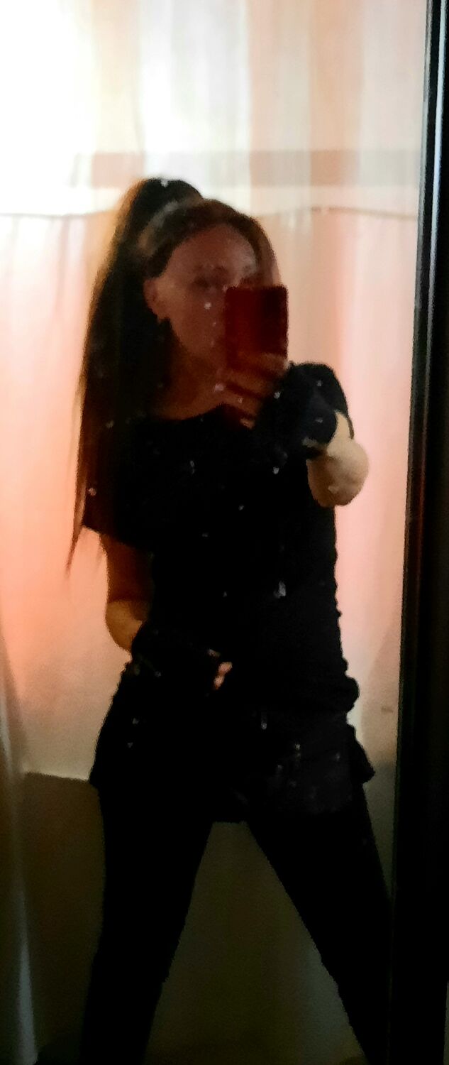 42254362  Lana, 44 ,     
