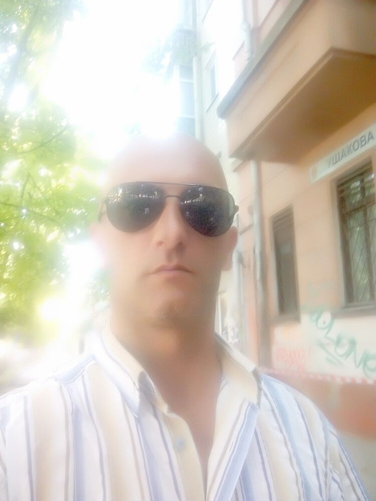  12246262  Elcin, 44 ,    