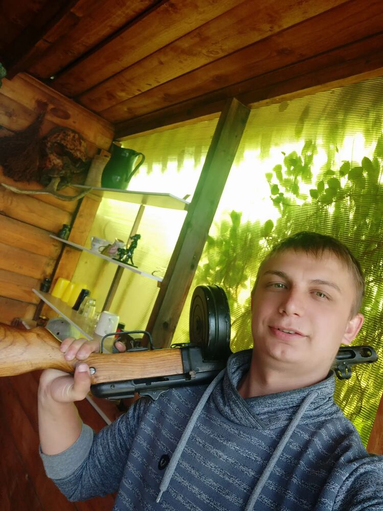  43890862  Stanislav, 31 ,    
