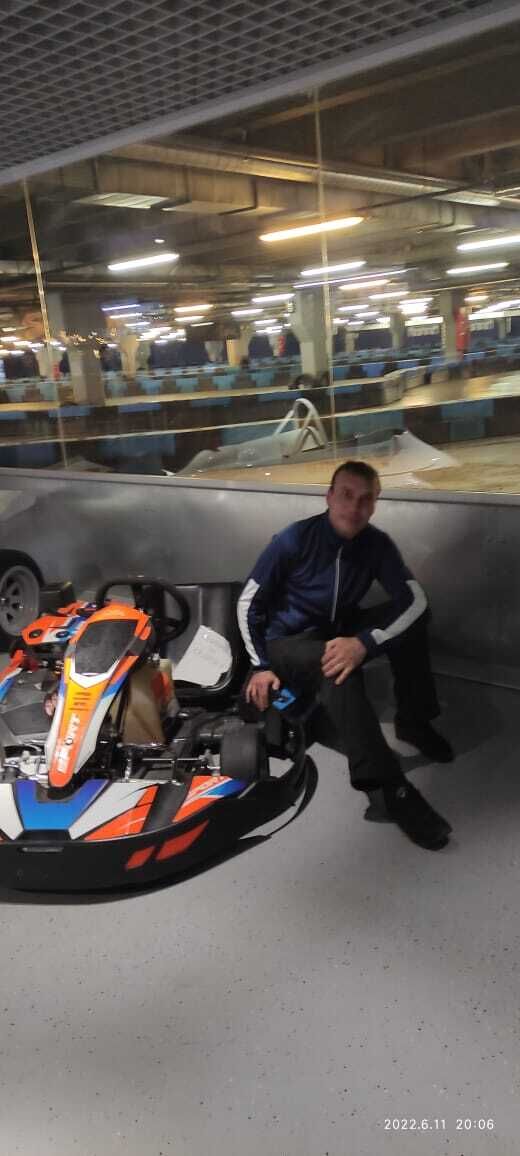  27705382  Alexander, 41 ,    -